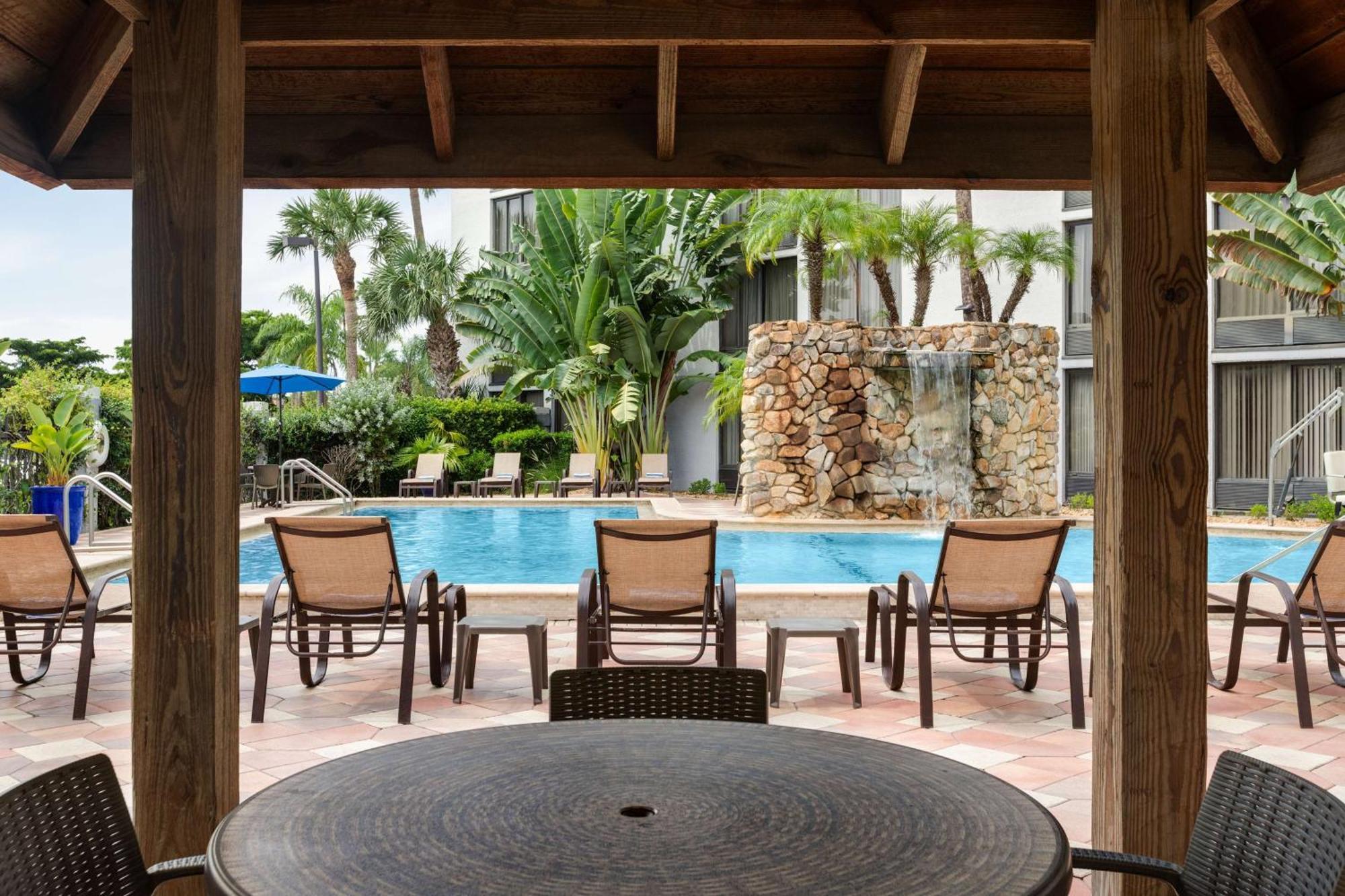 Doubletree By Hilton Fort Myers At Bell Tower Shops Kültér fotó