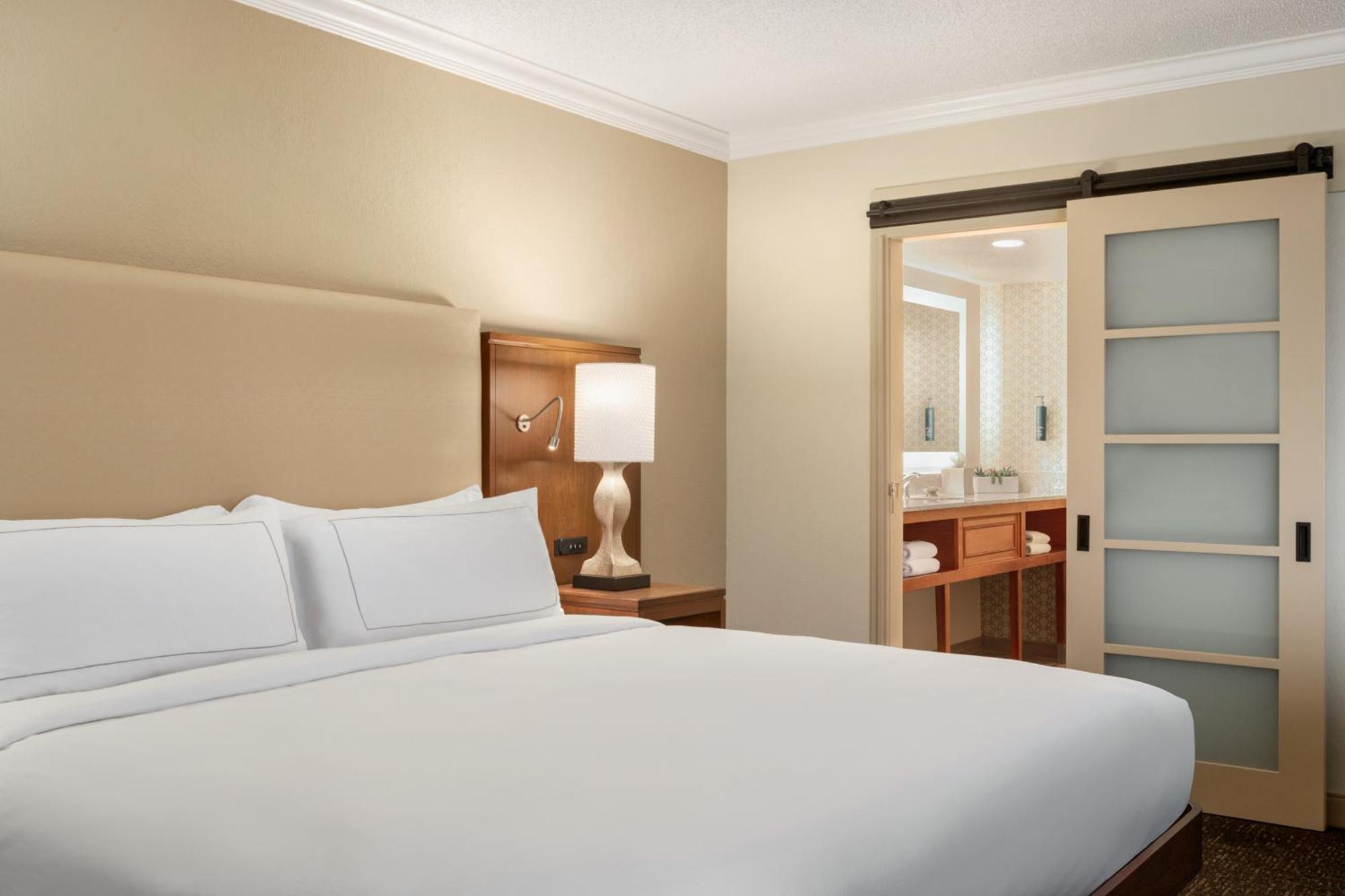 Doubletree By Hilton Fort Myers At Bell Tower Shops Kültér fotó